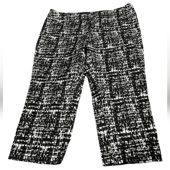 Apt. 9 Capri Pants Mid-Rise Black & White Abstract Pattern Size 14 NWOT - Picture 3 of 9